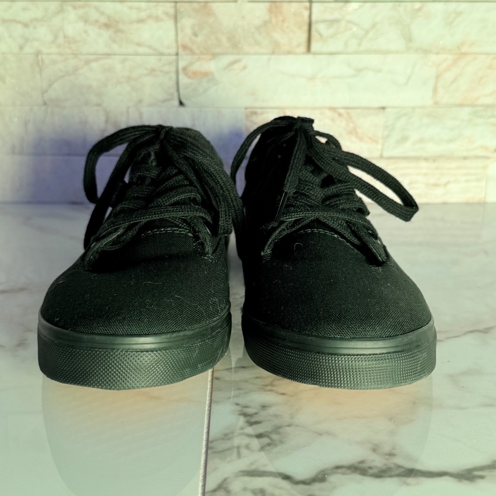 Vans Black Canvas Sneakers Women Size 6 Low Top Lace Up Casual Skate Shoes